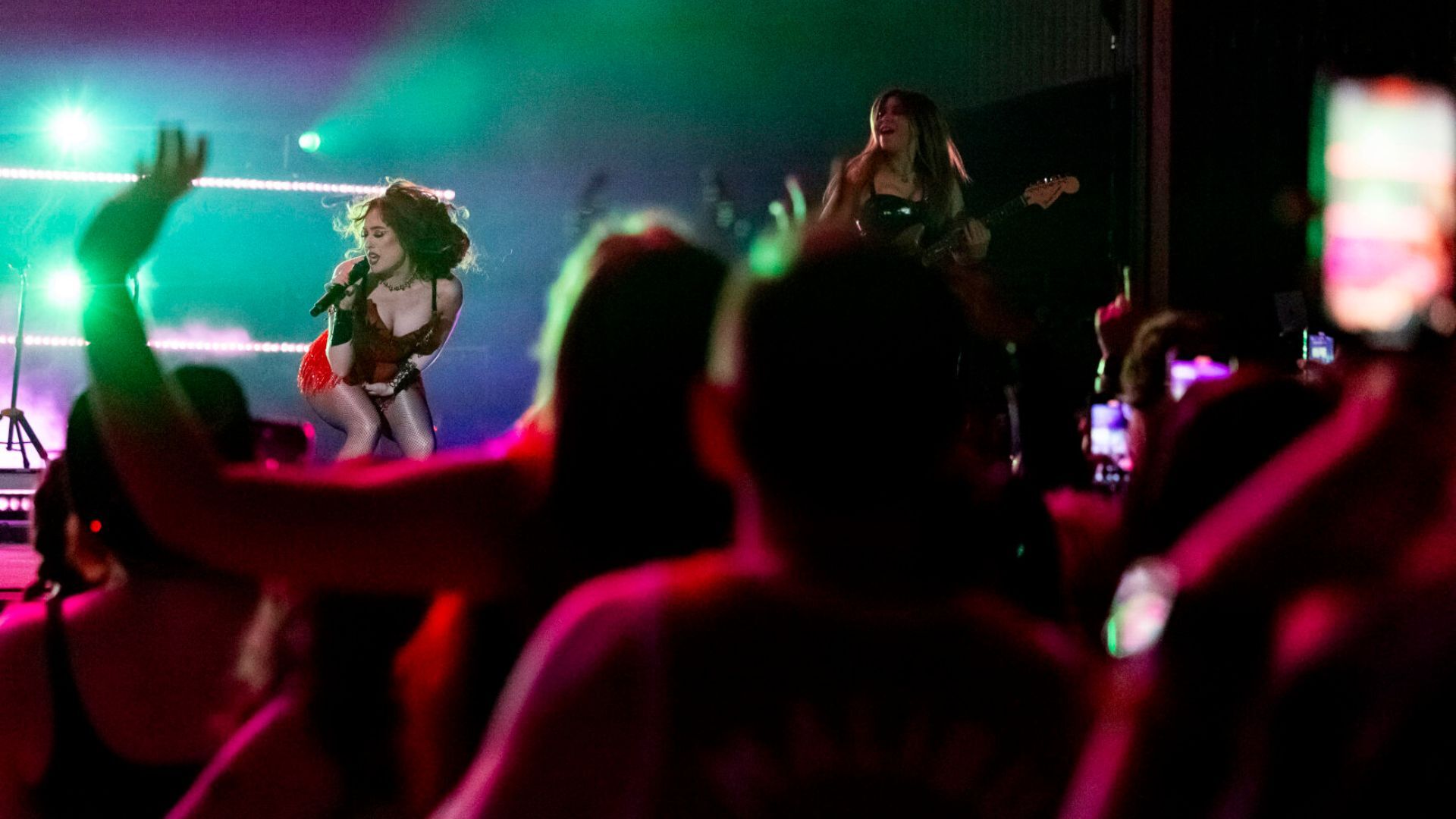 Chappell Roan concert brings glittery outfits, pop anthems to Council Bluffs